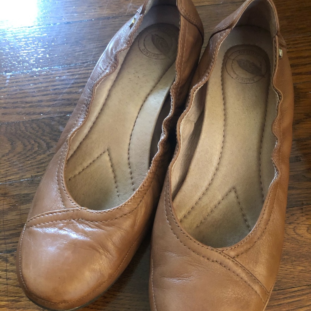 Naturalizer pumps